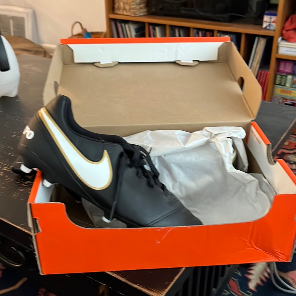 Brand new Nike cleats 6Y